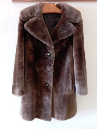 Abrigo piel mutón auténtico marrón