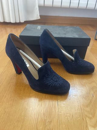 Zapatos de salón azul marino ante LODI