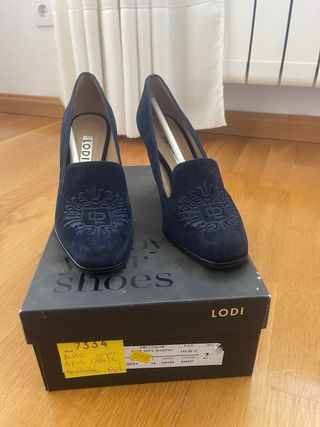 Zapatos de salón azul marino ante LODI