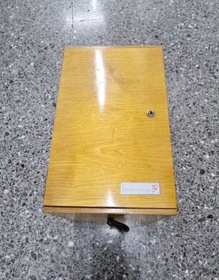 Microscopio de laboratorio antiguo MIL