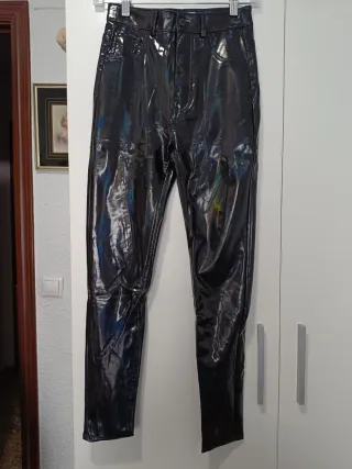 Pantalones efecto piel Pull&Bear
