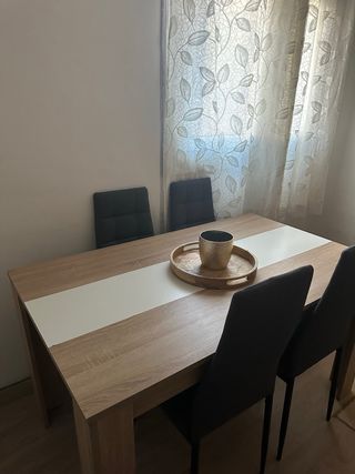 Mesa comedor madera y blanco + Sofa de 2 plazas