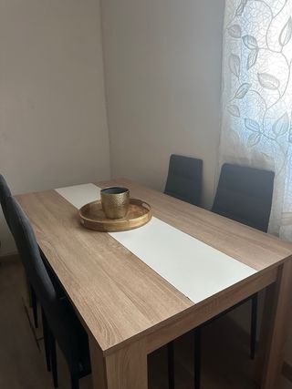 Mesa comedor madera y blanco + Sofa de 2 plazas
