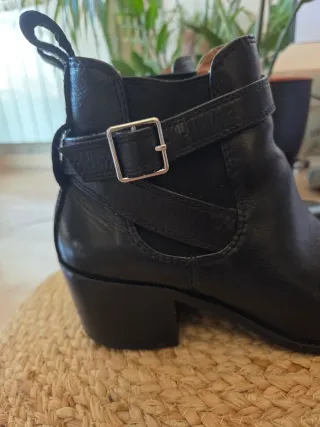 Botines Piel Bimba y Lola Negros Mujer