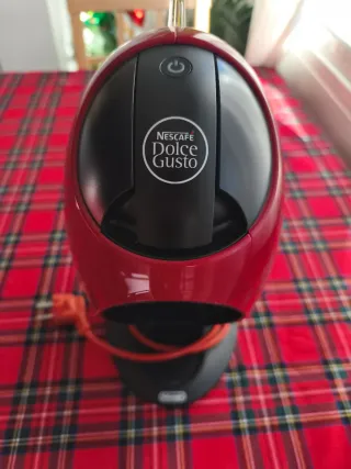 Cafetera Dolce Gusto Roja