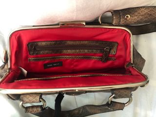 Bolso Nine West efecto piel serpiente