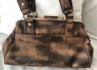 Bolso Nine West efecto piel serpiente