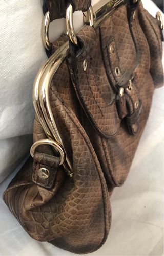 Bolso Nine West efecto piel serpiente