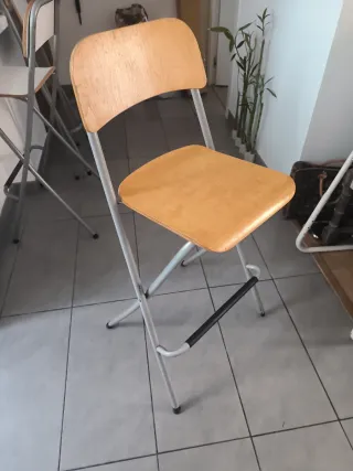 Silla alta plegable Ikea madera y metal.