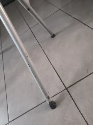 Silla alta plegable Ikea madera y metal.