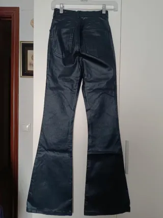 Pantalones campana Pull&Bear negros