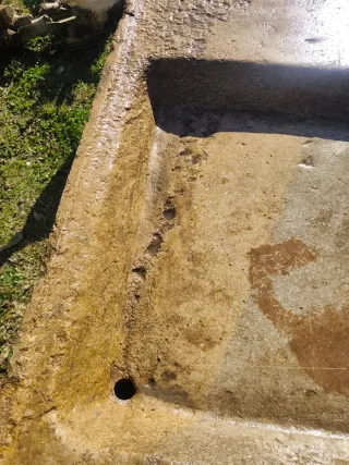 Fregadero de piedra antiguo