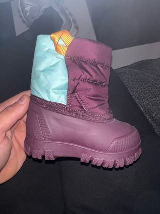 Botas nieve LUGIK 18-19 y guantes 12-18m