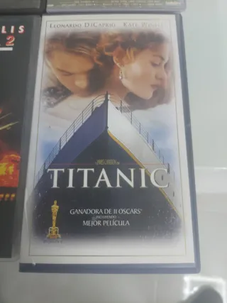 4 Películas VHS: La Momia, Braddock, La Jungla 2 .