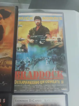 4 Películas VHS: La Momia, Braddock, La Jungla 2 .