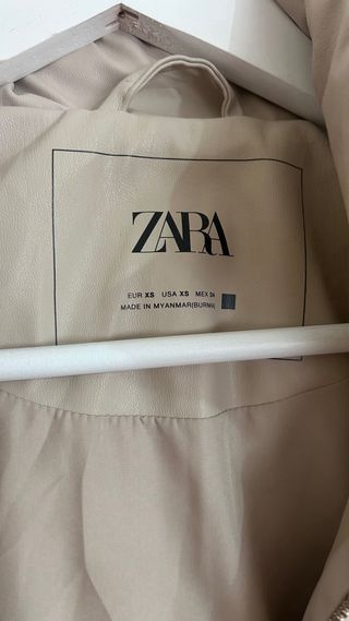 Chaleco acolchado Zara beige con capucha