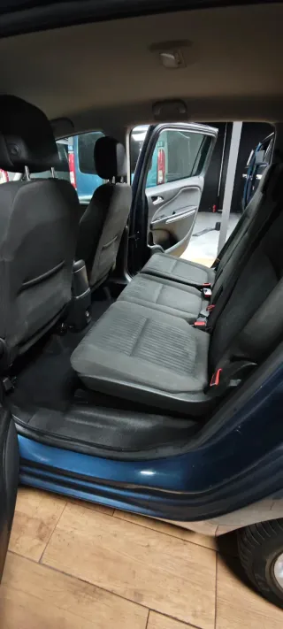 Opel Zafira Tourer 7 plazas distintivo c