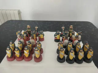 Figuras de ajedrez de cerámica antiguas