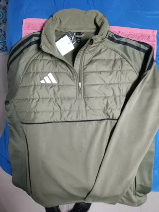 Camiseta deportiva Adidas sin estrenar