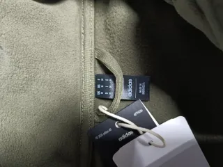 Camiseta deportiva Adidas sin estrenar