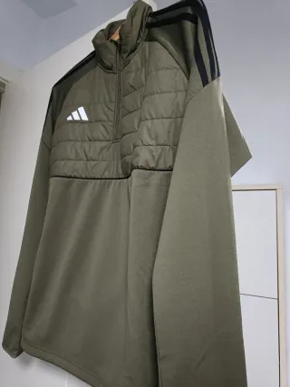 Camiseta deportiva Adidas sin estrenar