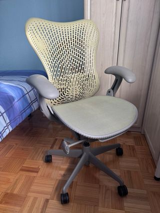 Silla ergonómica Herman Miller Mirra 1