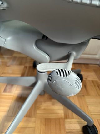 Silla ergonómica Herman Miller Mirra 1