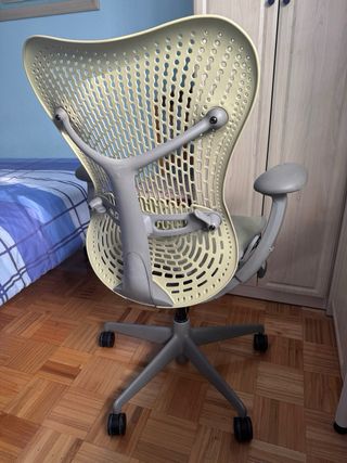 Silla ergonómica Herman Miller Mirra 1