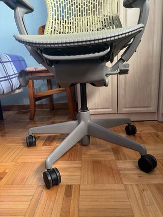 Silla ergonómica Herman Miller Mirra 1