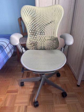 Silla ergonómica Herman Miller Mirra 1