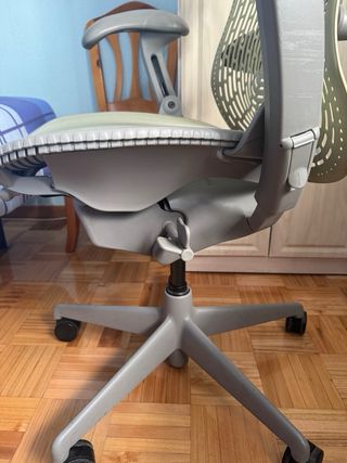 Silla ergonómica Herman Miller Mirra 1