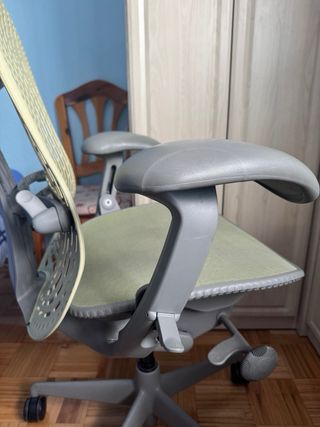 Silla ergonómica Herman Miller Mirra 1