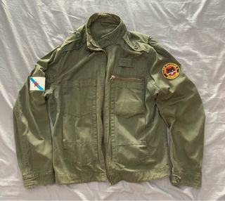 Chaqueta militar con parches