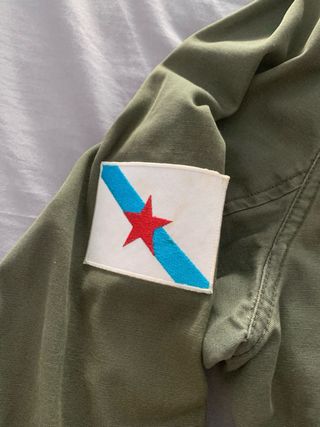 Chaqueta militar con parches