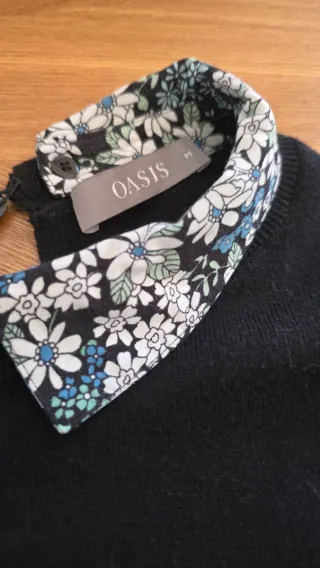 Maglia con inserto floreale