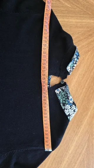 Maglia con inserto floreale