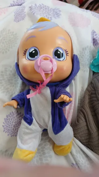 Bebé Llorón con pijama de pingüino