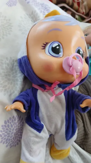 Bebé Llorón con pijama de pingüino