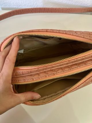Bolso bandolera coral/rosa efecto cocodrilo
