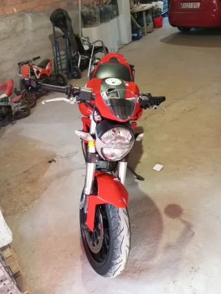 Ducati Monster 796 Roja