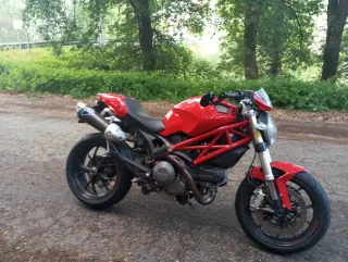 Ducati Monster 796 Roja