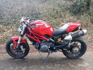 Ducati Monster 796 Roja