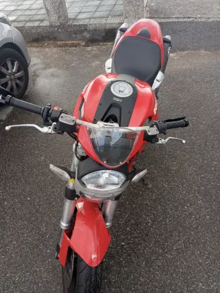 Ducati Monster 796 Roja