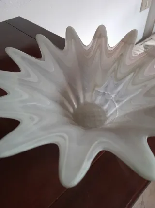 Centro tavola in vetro bianco e sfumature