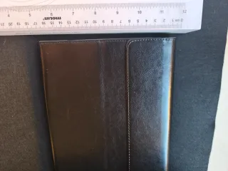 Funda tablet negra Dimensiones: 19 x 25cm