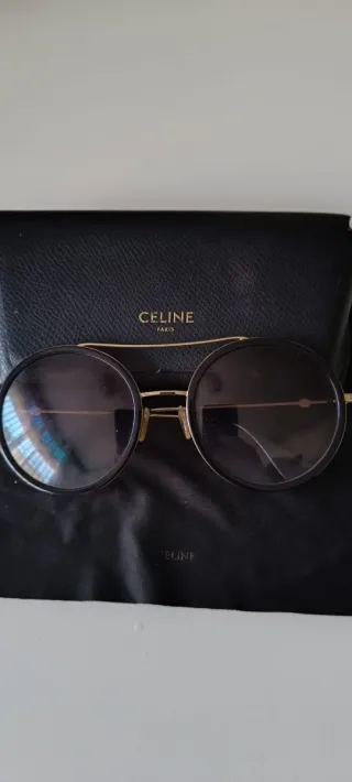 Gafas de sol Gucci negras y doradas