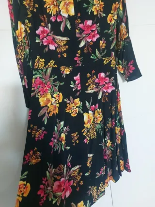 Vestido Zara floral negro talla XS