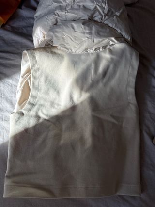 Chaleco beige talla S con etiqueta