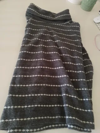 Jersey cuello vuelto rayas grises y blancas