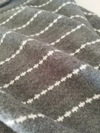 Jersey cuello vuelto rayas grises y blancas